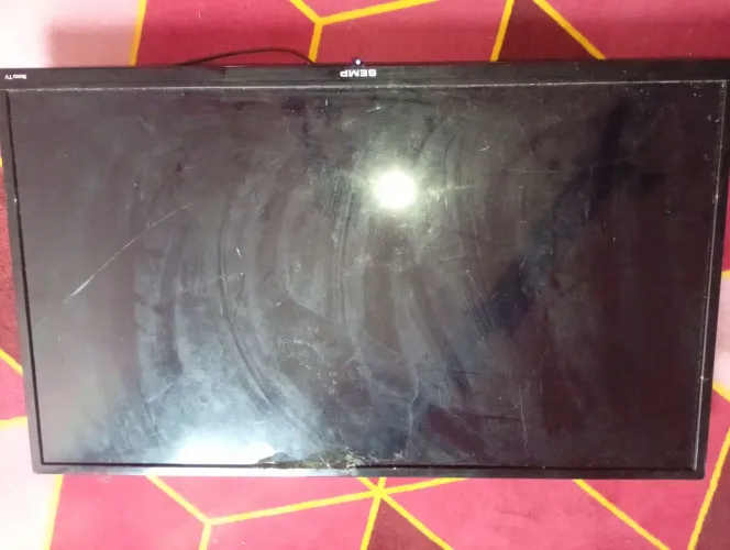 Vendo tv 32 polegadas (com defeito)