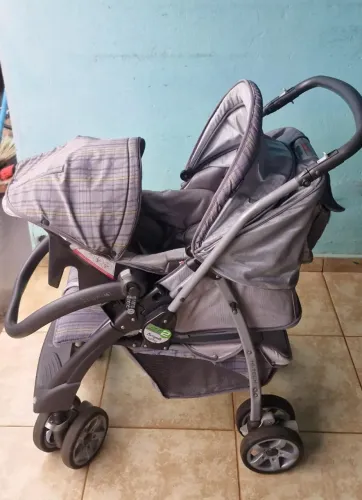 Carrinho de Bebê + Bebê Conforto