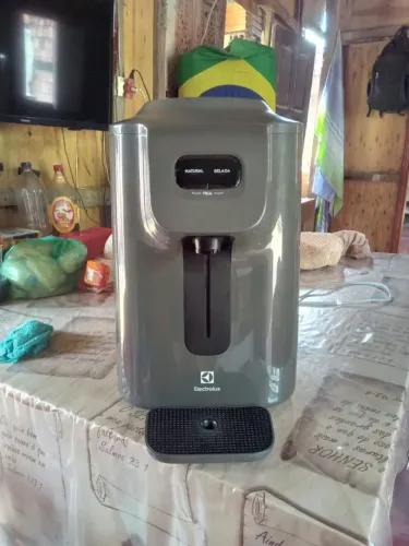 Vendo bebedouro pegando perfeitamente 3 meses de uso