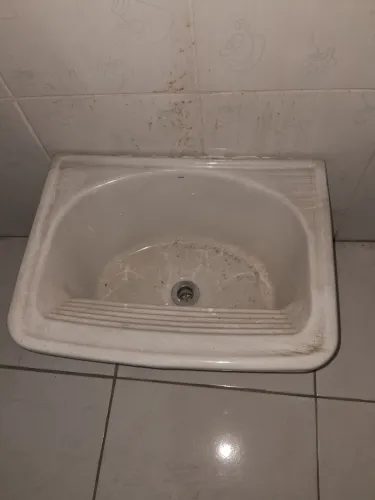 Tanque de lavar roupas de louça