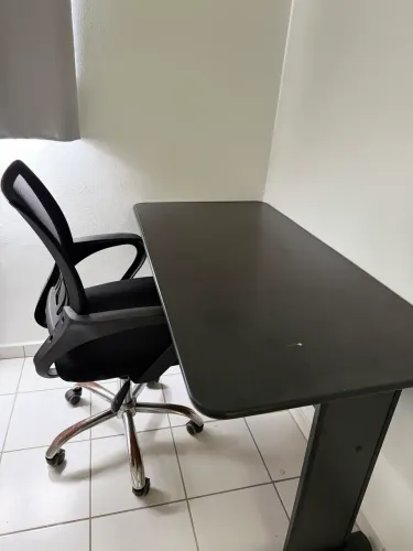 Mesa escritório e cadeira giratório 