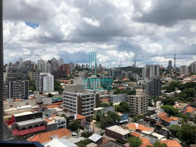 Apartamento com 2 dormitórios, sendo 1 suíte, em andar alto e com ampla vista.