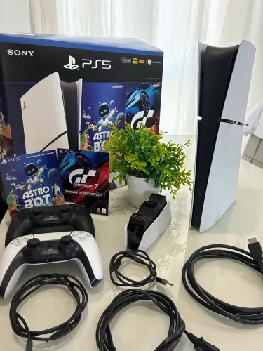 Ps5 Slim Digital + 2 Controles Dual Sense + Base de Carregamento