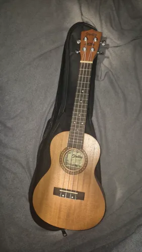 Ukulele Concerto Acústico Nylon SU23M Natural Shelby / Capa para Ukulele Concert Lee