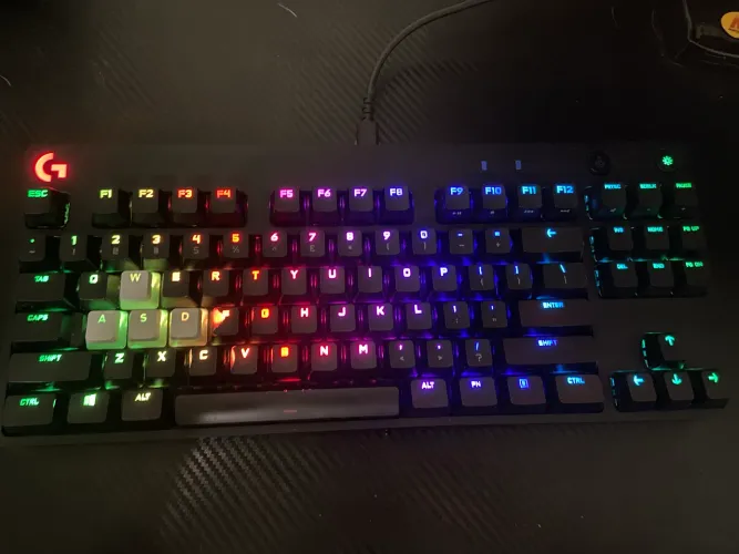 Logitech G PRO Mecânico + Kit Completo Keycaps Pudding