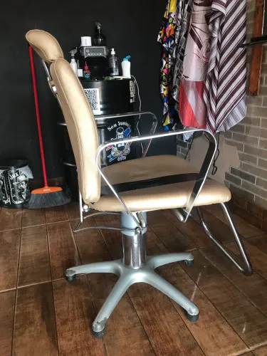 Cadeira hidráulica e reclinável para barbearia e salão