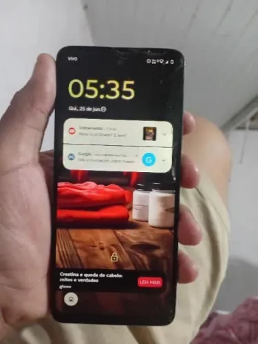 Moto g04s tá com o vidro trincado, não e o display só o vidro