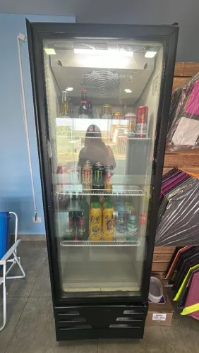 Expositor de bebidas 110v - semi novo