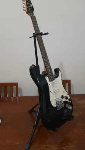 Suporte ajustavel para guitarra *Guitarra NAO inclusa