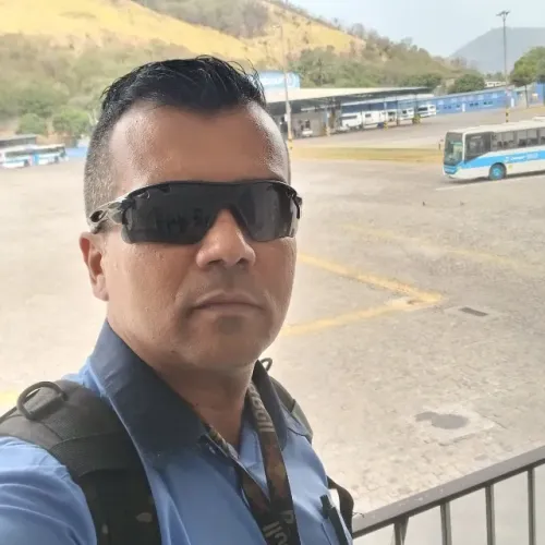 Motorista categoria D e estou Disponível para trabalhos extras faço viagens Disponibilidad