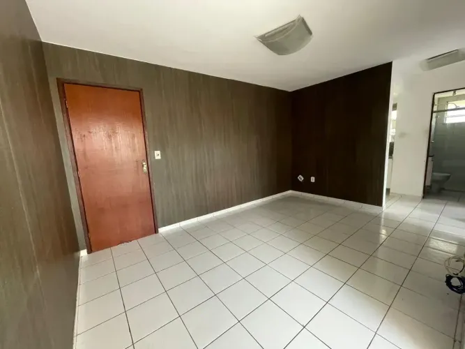 VENDO APARTAMENTO NO TURU 2 QUARTOS E VARANDA