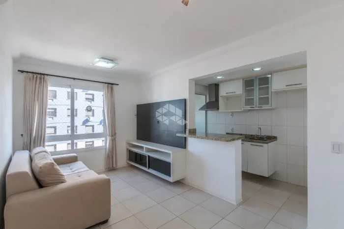 Excelente apartamento de 01 dormitório/suíte de 42m² privativos semi mobilado e vaga, no C