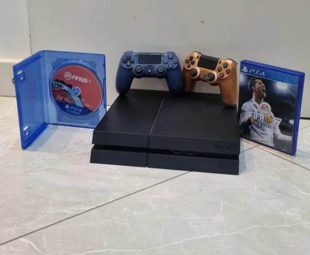 Ps4 desbloqueado 2 Controles Raros Originais e 2 Fifas