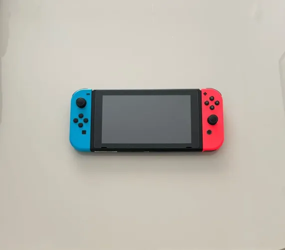 Nintendo Switch V2 + Mario Kart 8 Deluxe + Bônus 