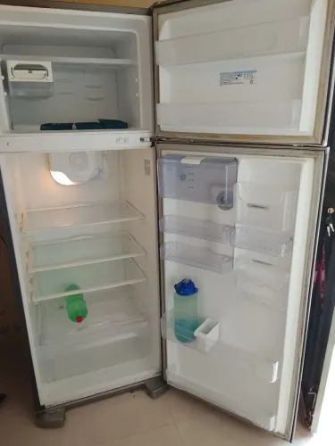Vendo ou troco geladeira gelo seco top super grande e funcionando perfeitamente