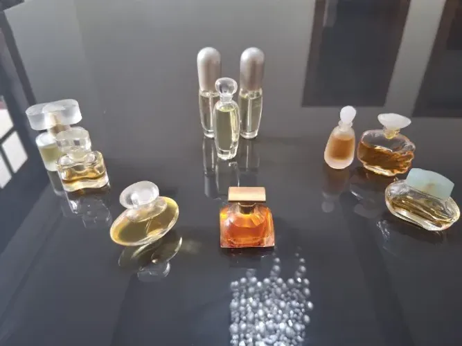 Coleção de miniaturas Estée Lauder 