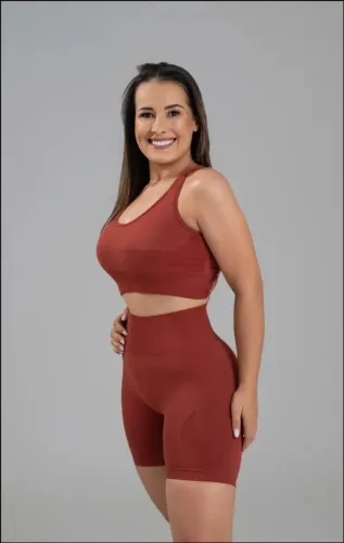 Conjunto short academia em poliamida com detalhes nas costas 