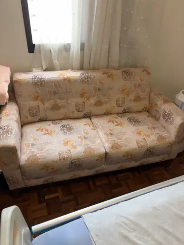 Vendo 2 sofas de dois lugares cada