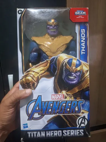 Vendo brinquedo boneco Marvel avengers Thanos 