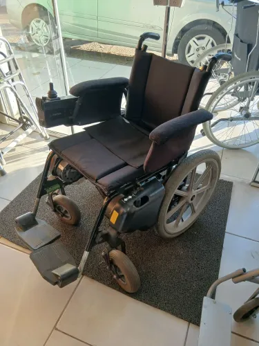 Cadeira de rodas motorizada