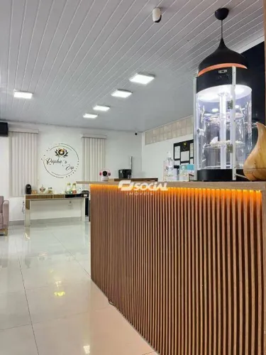 Salas comerciais disponíveis para locação, montadas e prontas para o uso, localizadas na R