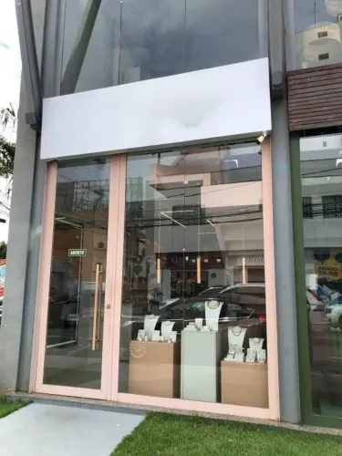 Sala Comercial para Aluguel - 2 Ambientes, 50 m², Frente, Cuiabá/ Quilombo