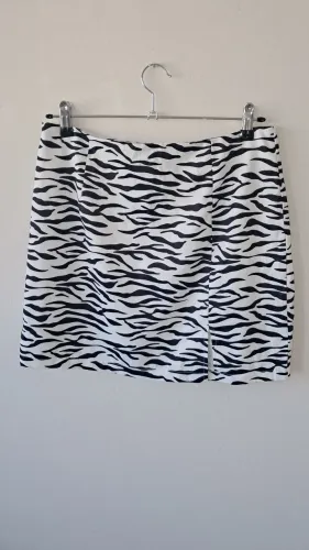 IMPECÁVEL Saia feminina estampa de zebra
