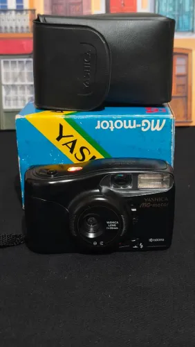 Câmera Yashica MG-Motor - Analógica 35mm com Flash e Case Original