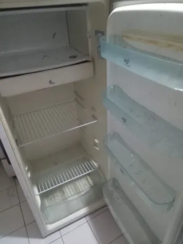 Geladeira  ótimo estado. 