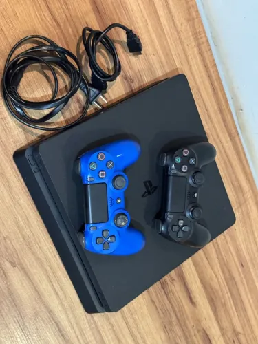PlayStation 4 com 2 controles