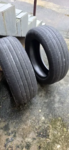 Vendo 2 pneus Pirelli( 17)menos de meia vida 205/55-17