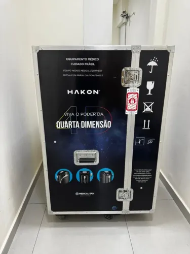 Hard Case / Flight Case Profissional Hakon com rodinhas
