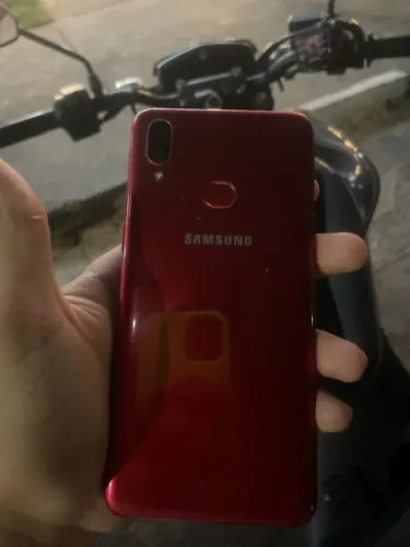 vendo a10s em perfeito estado acompanha carregador