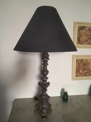 Abajur antigo em resina com folha de bronze