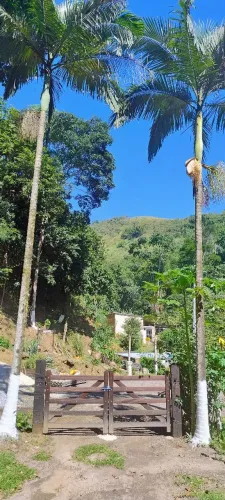 Vende-se linda propriedade a 2800 metros do centro da cidade de Paracambi