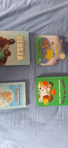 Biblias e livros para crianças