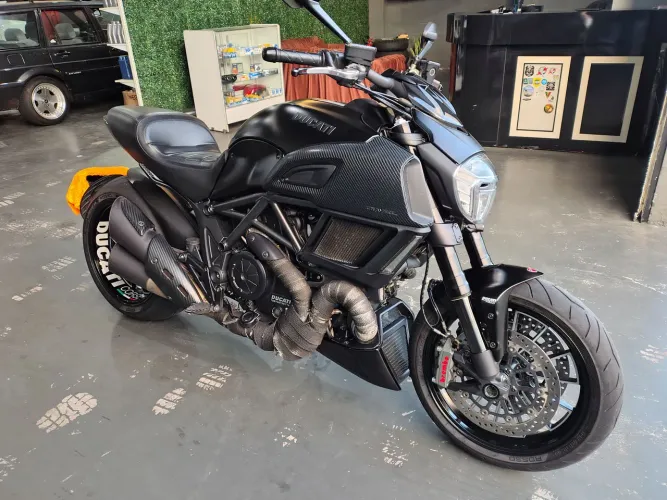 Ducatti Diavel 1200 2016 moto sem detalhes