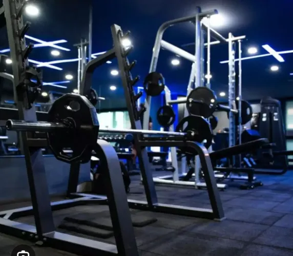 (Academia). Faço Serviços De Limpeza E Carga E Descarga De Aparelhos De Exercícios.
