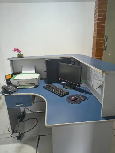 Balcão e armários de escritório
