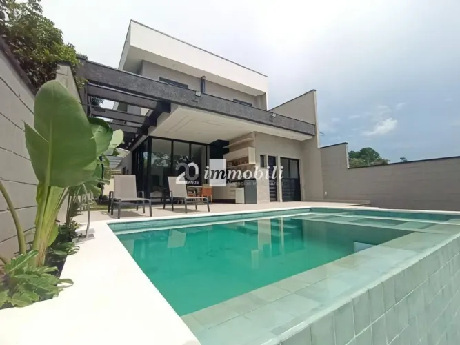 Casa à venda em Cotia, Granja Viana, com 3 suítes, com 183 m², Gramado