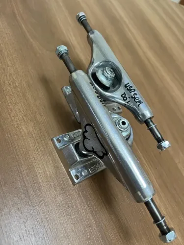 Truck de skate Essência 