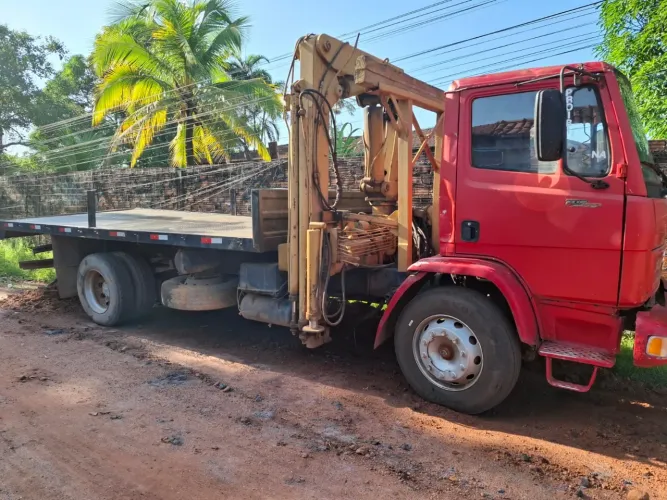 Caminhão munck mercedez