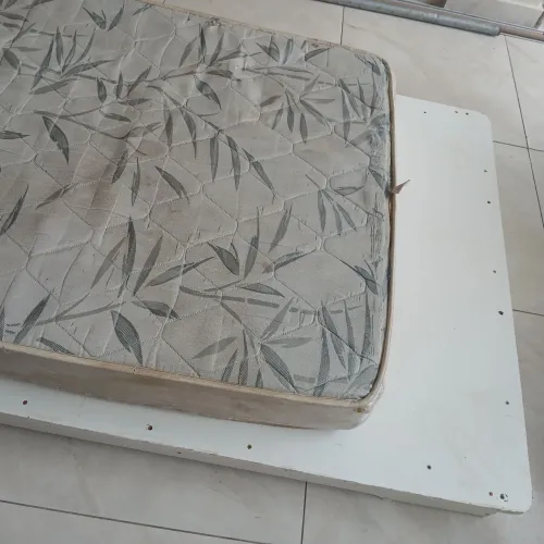 Cama montesoriana serve com berço e cama
