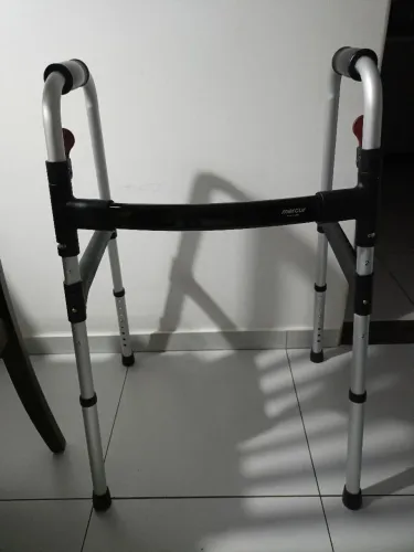 Andador ortopédico dobrável em alumínio - Idoso/adulto, até 130kg