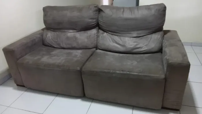 Mesa e sofá