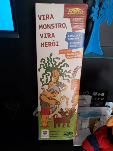 Brinquedo vira monstro vira herói 