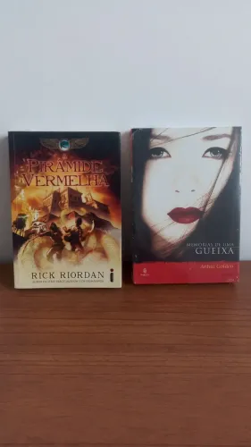 2 Livros - Pirâmide e Gueixa