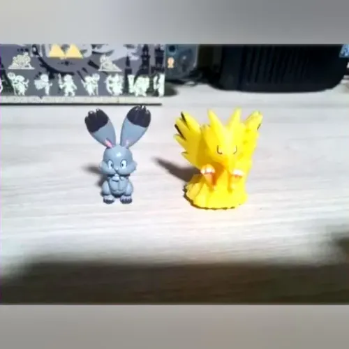 Kit 2 Miniaturas Pokémon - Zapdos + Bunnelby Colecionáveis
