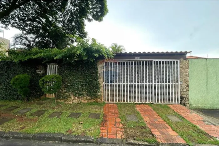Casa 3 Quartos, 2 Vagas no Bairro Ouro Preto Pampulha/BH!