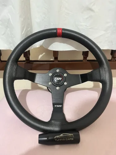 Volante esportivo TSR tarja vermelha com manopla esportiva preta
